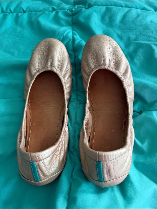 Tieks Shoes - GUC Metallic Champagne Tieks (EXCLUSIVE 2016 Black Friday release), size 9